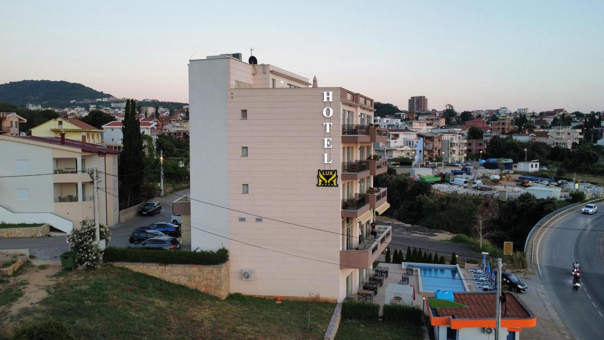 Lux Hotel M Dobra Voda Exterior foto