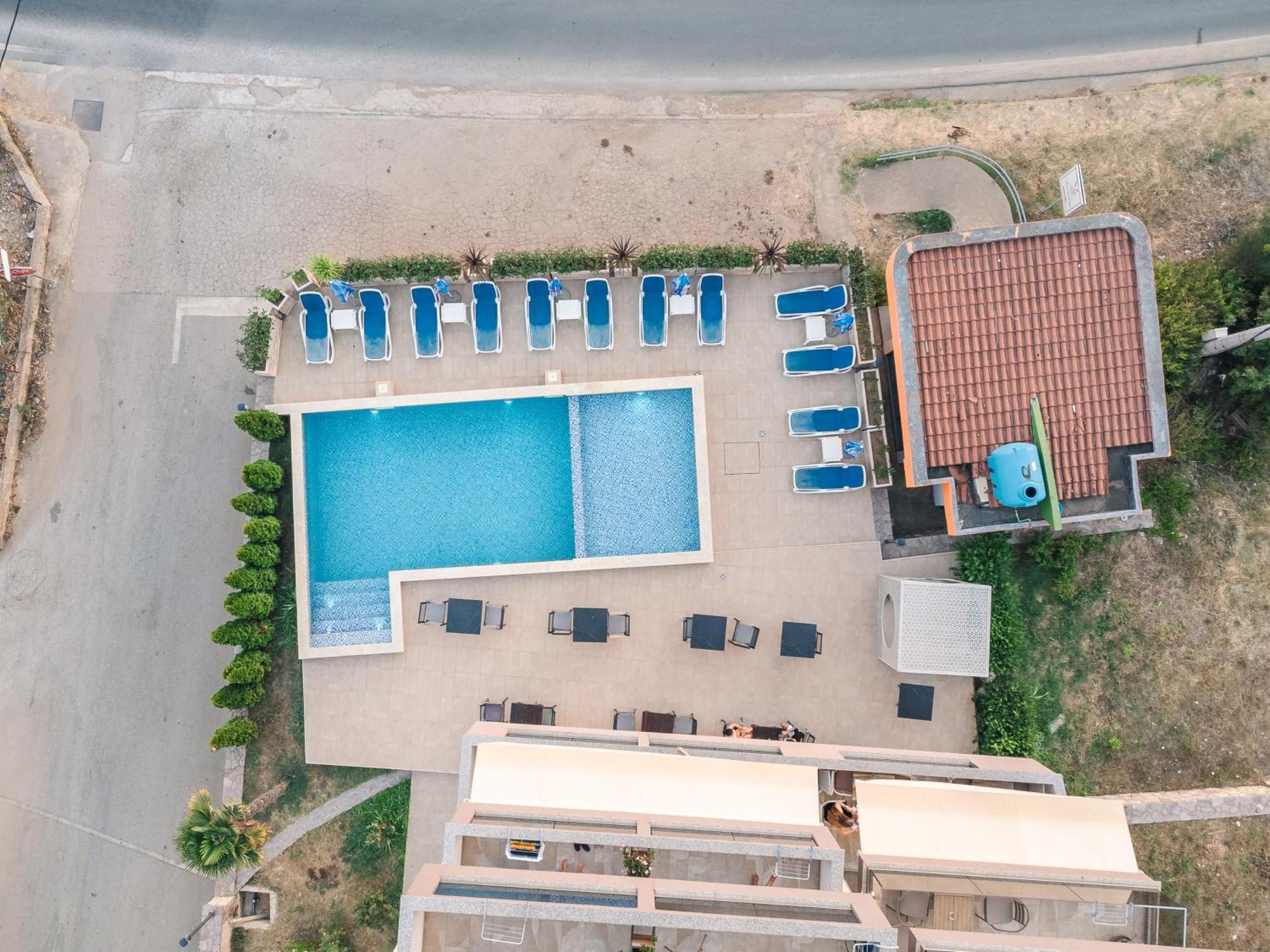 Lux Hotel M Dobra Voda Exterior foto