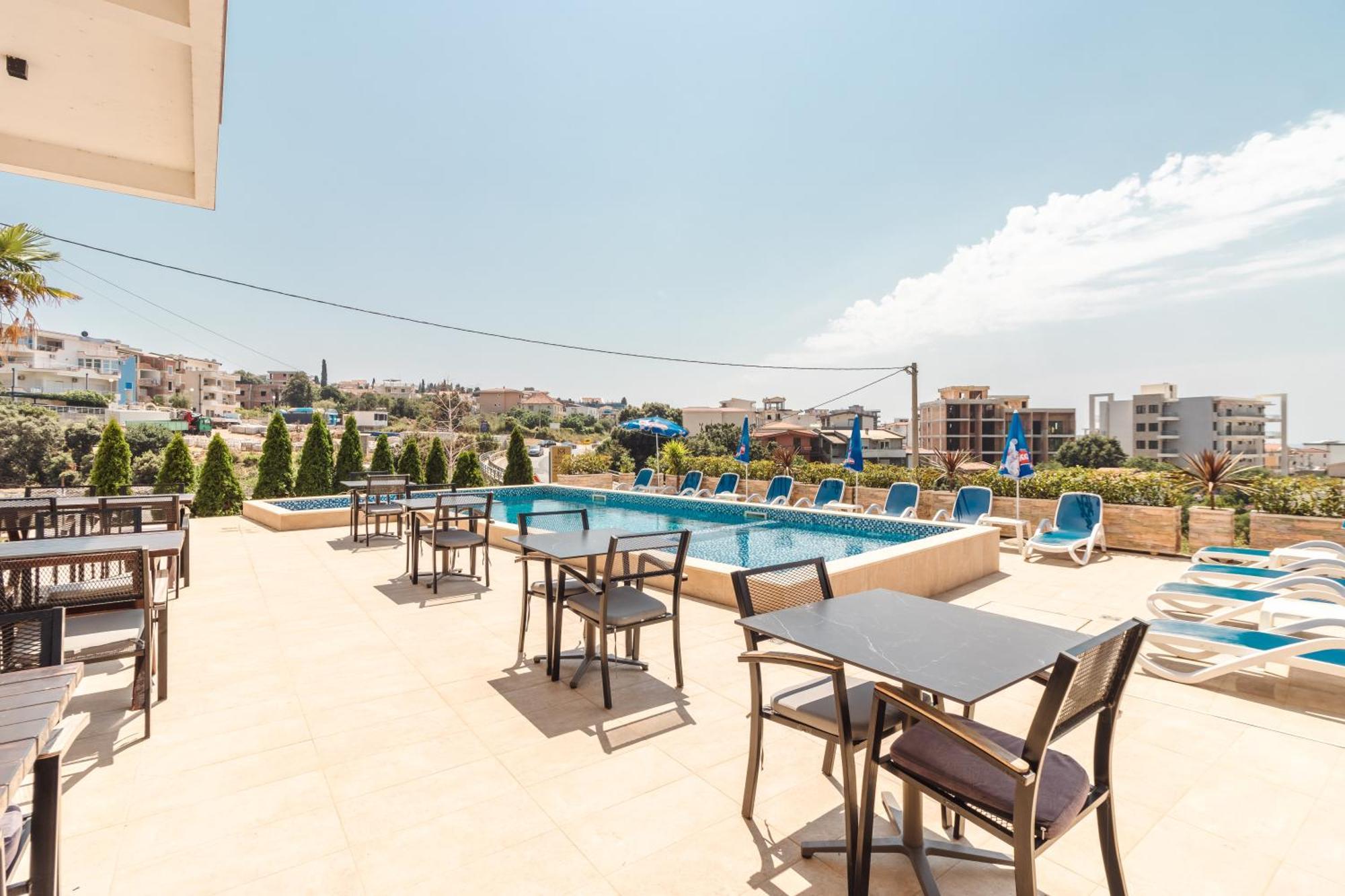 Lux Hotel M Dobra Voda Exterior foto