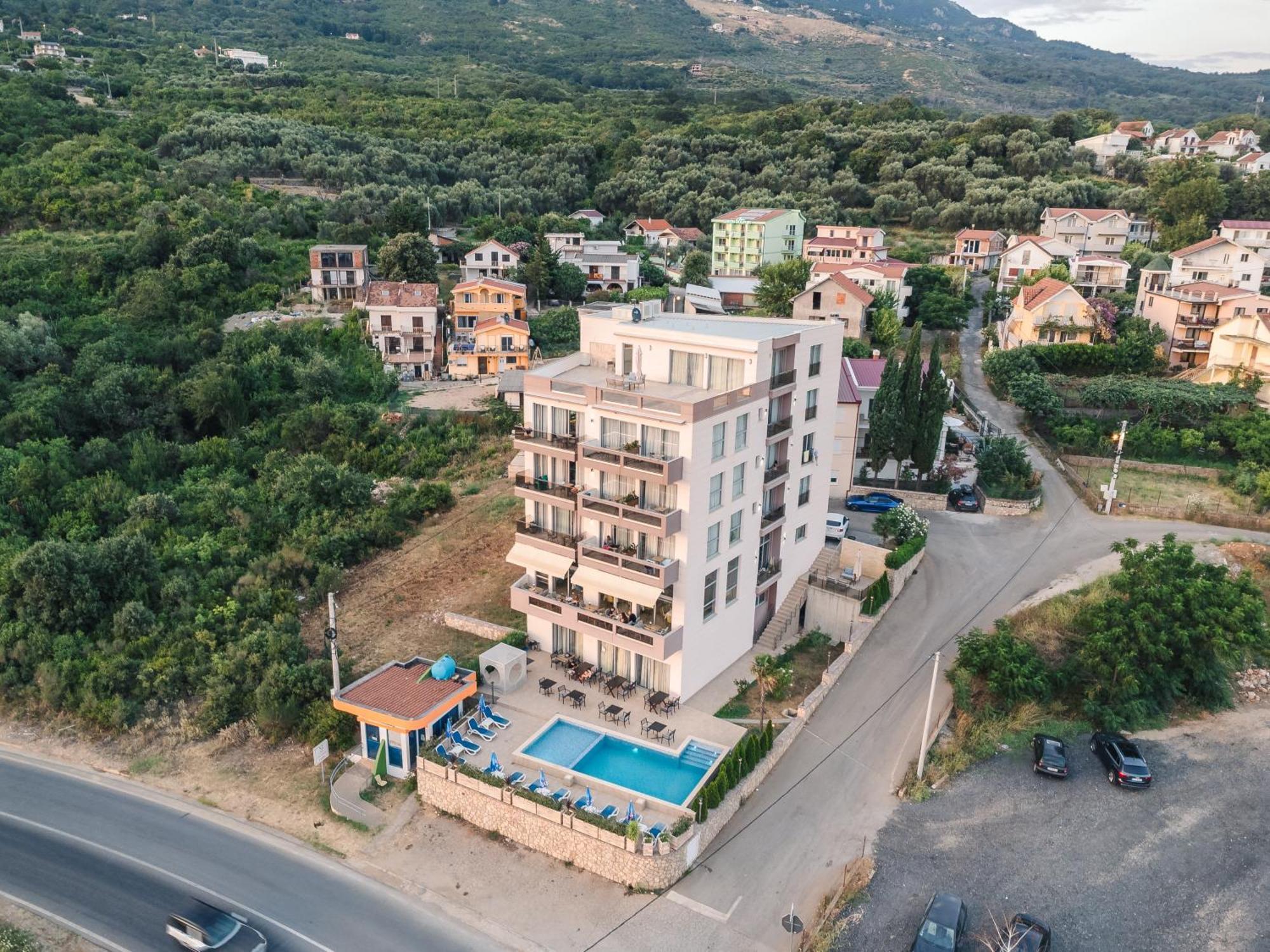 Lux Hotel M Dobra Voda Exterior foto