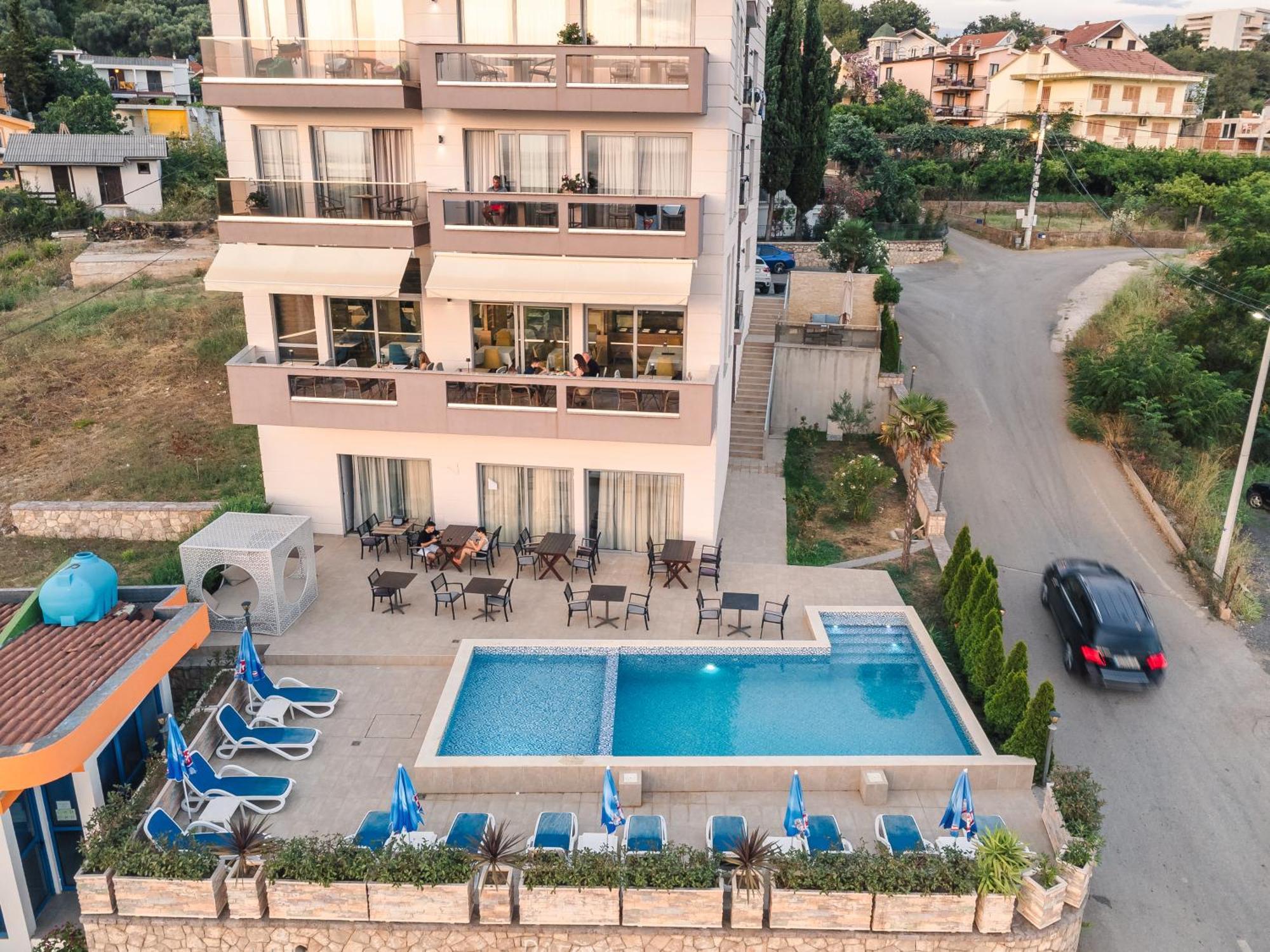Lux Hotel M Dobra Voda Exterior foto